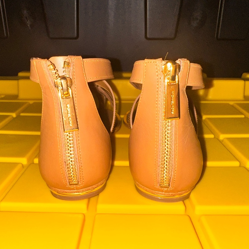Michael kors Elegant Brown Sandals with Tassel Detail - Picture 4 of 4